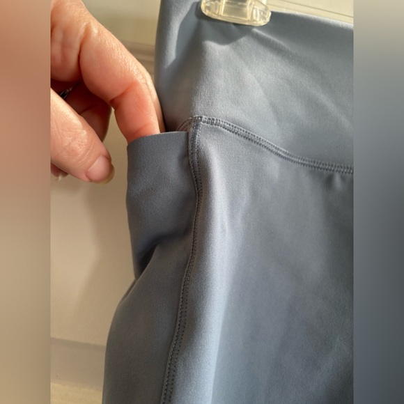 Vuori Shorts Womens Small Gray High Rise Pocket Biker Athletic Compression Yoga - Picture 7 of 10